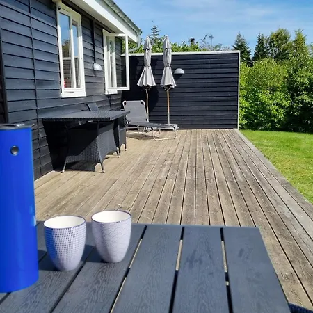 Charming Summer House Close To The Sea Tatil Evi Dronningmølle