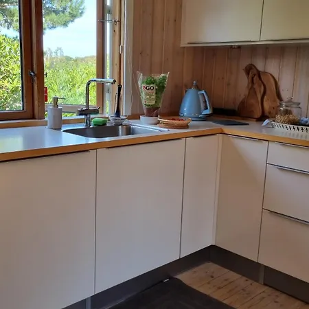 Charming Summer House Close To The Sea Dronningmølle