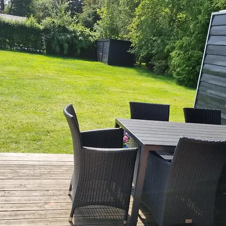 Charming Summer House Close To The Sea Dronningmølle