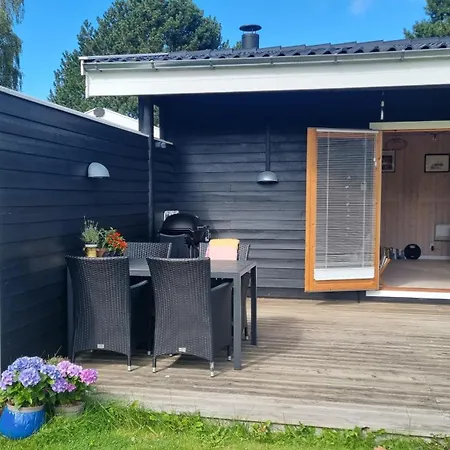 Charming Summer House Close To The Sea *